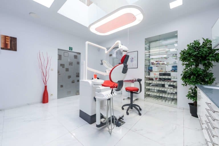 Votre dentiste situé à Rue Verbist : soins de vos dents et de vos gencives